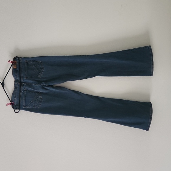 Signature by Levi Strauss & Co. Gold Women's Totally Shaping Bootcut Jeans 10M - Picture 6 of 6